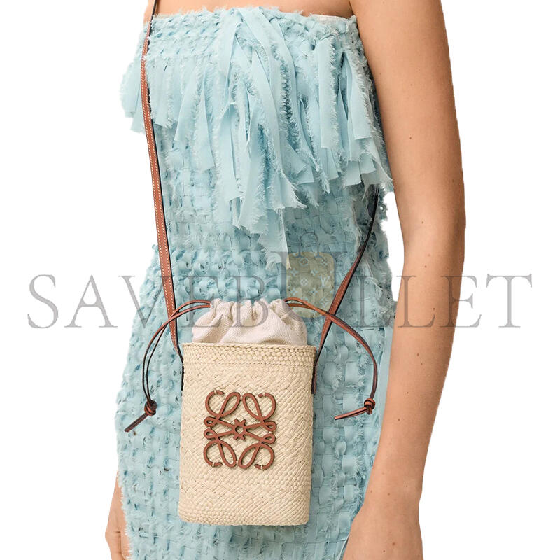 L0ew* square pocket in iraca palm and calfskin c630g35x05 (22.5*15*6cm)